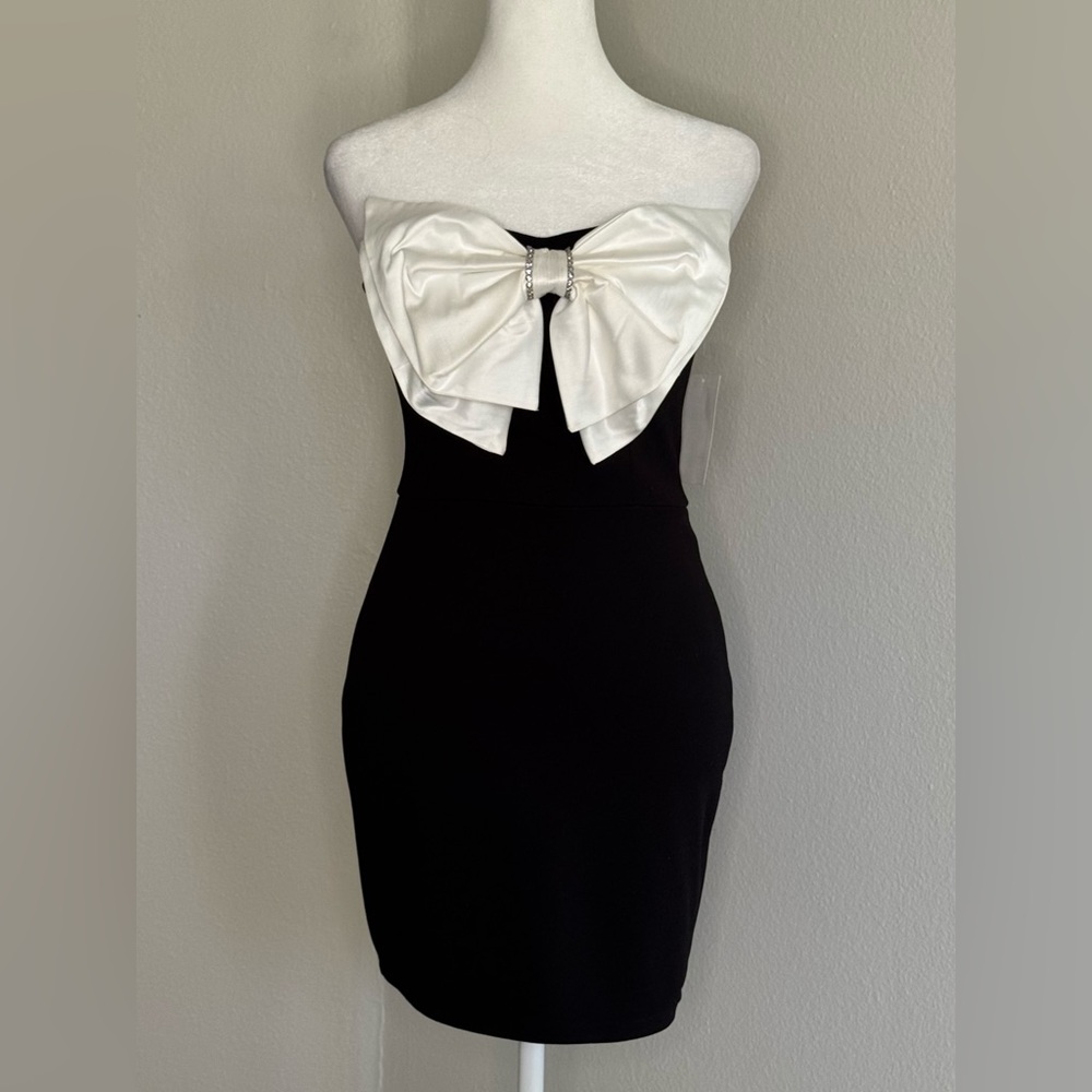 B Darlin Juniors' Bow-Front Black and White Strapless Mini Dress